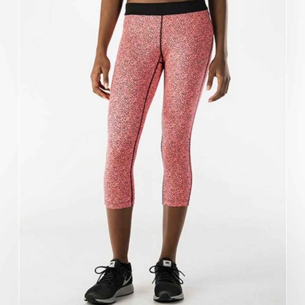 Nike Women’s AOP Dri-Fit Relay Crop Legging